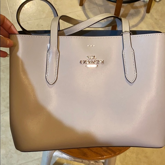 coach avenue carryall review